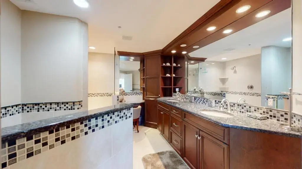 3208 Windsor Court South
