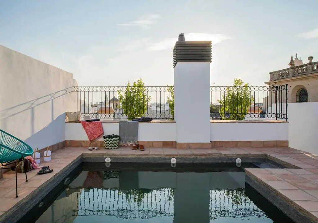 Feria Pool & Luxury