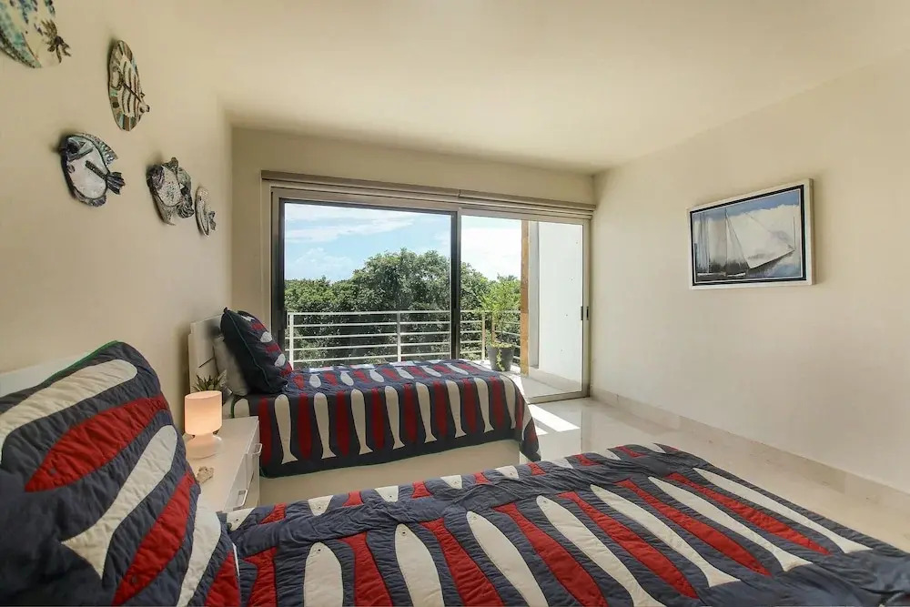 Luxurious & Central Condo In Playa Steps From The Beach