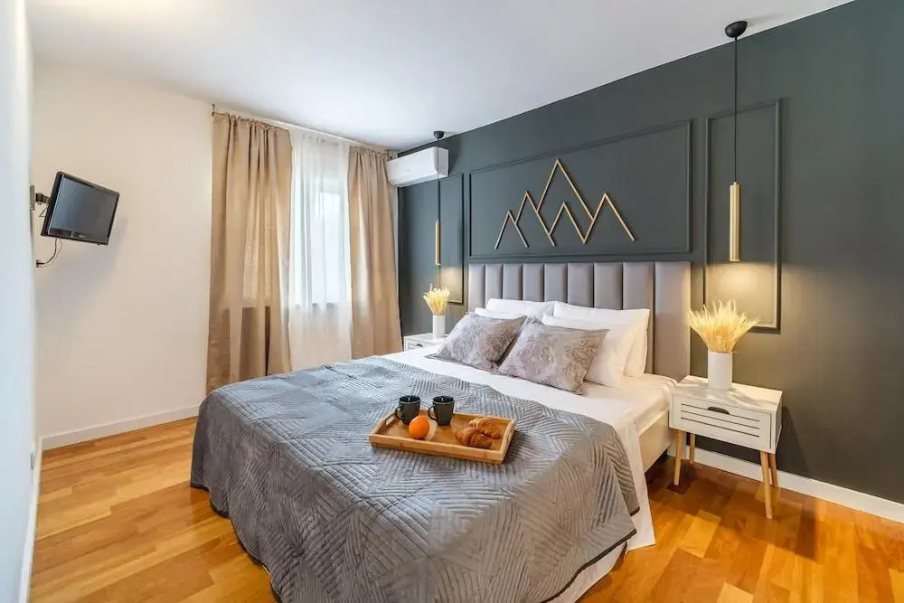 Apartments Tomy