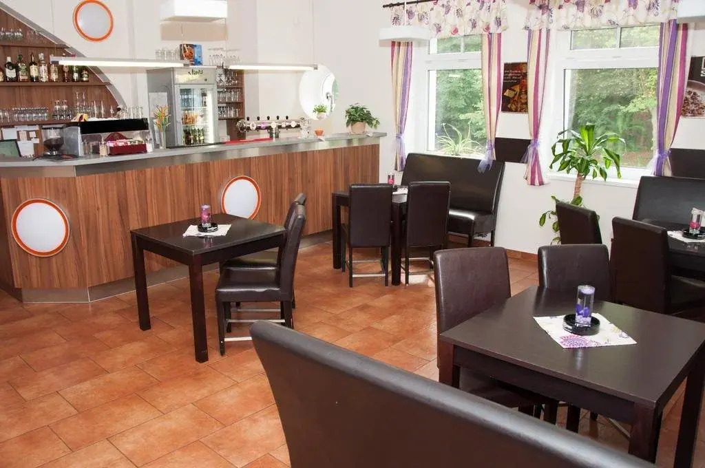 Restaurace a penzion Zděná Bouda