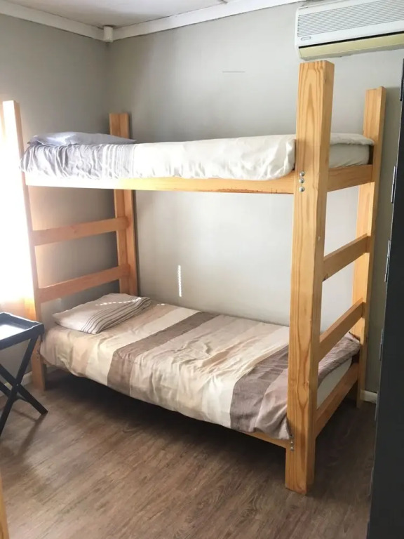 Tolbos Backpackers