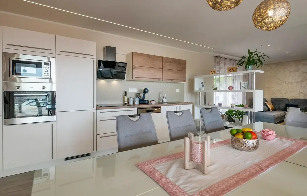Nice Home in Medulin with Outdoor Swimming Pool, Hot Tub & 4 Bedrooms