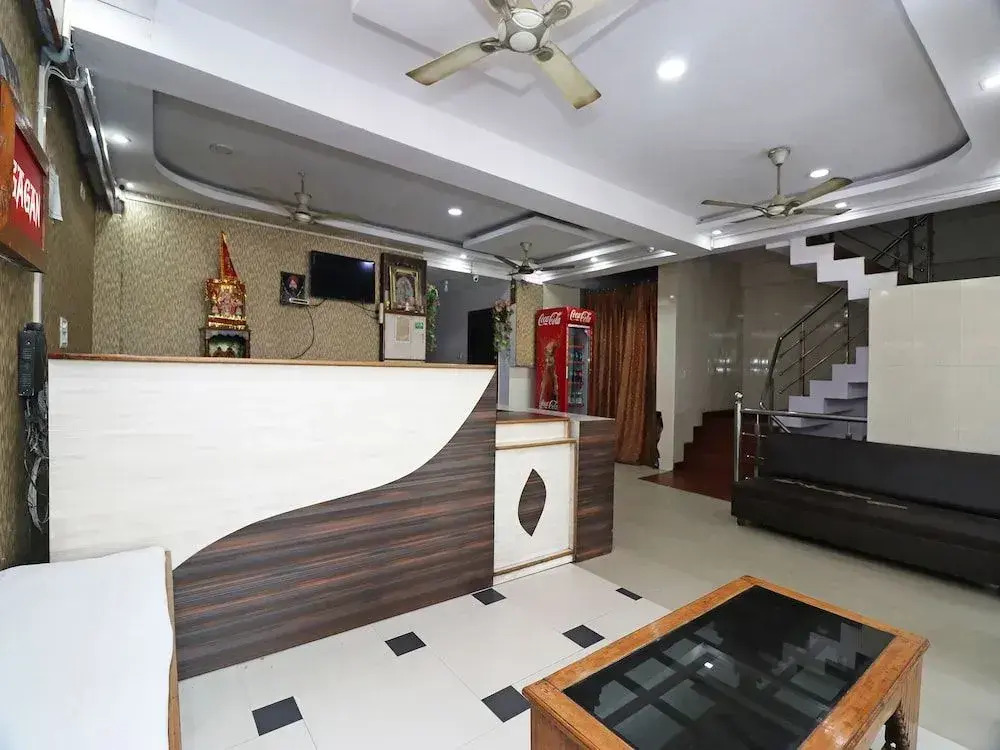 OYO 19004 Hotel Gagan