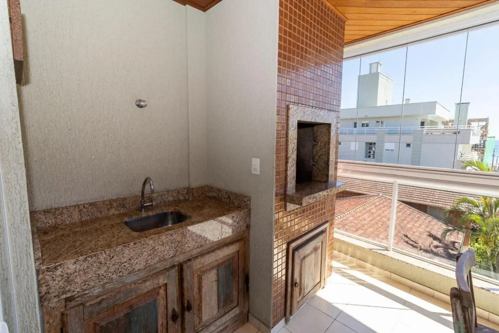 Maristela 201 - Apartamento na praia de Bombas com vista para o mar - à poucos passos da praia