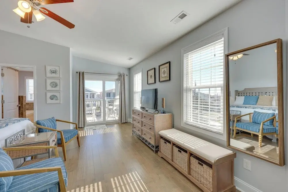 Townhome w/ 2 Decks: Walk to Ocean!