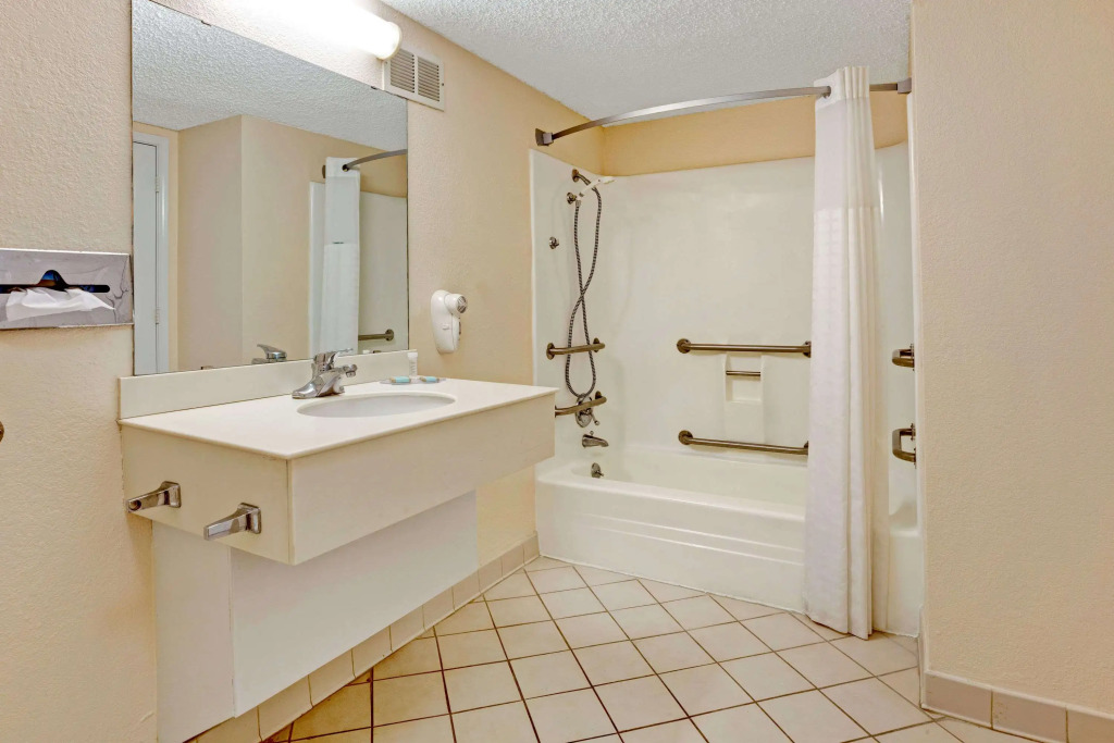 Travelodge by Wyndham North Richland Hills/Dallas/Ft Worth