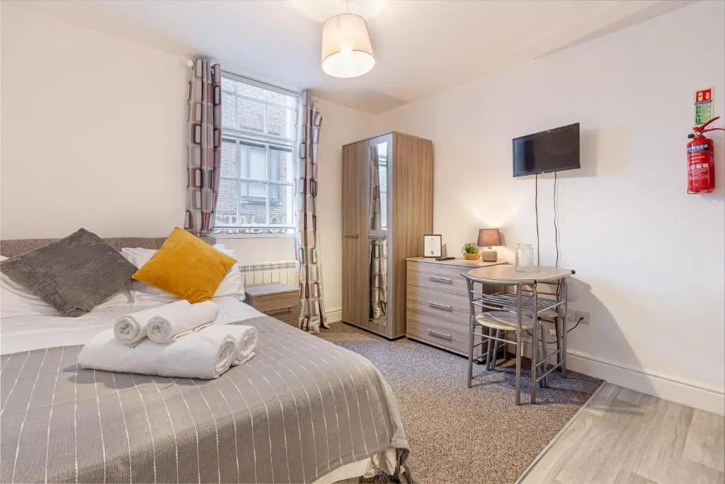 Flat 2, 15 Foregate Apartment - Worcester City Centre