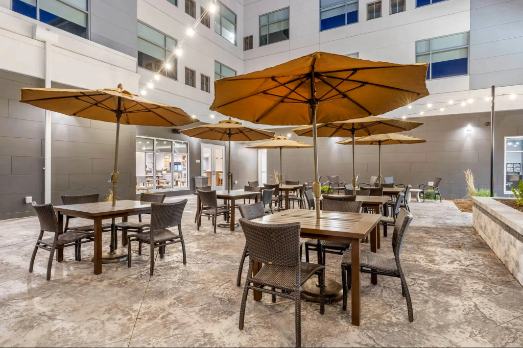 Holiday Inn Express Bettendorf - Davenport NE by IHG