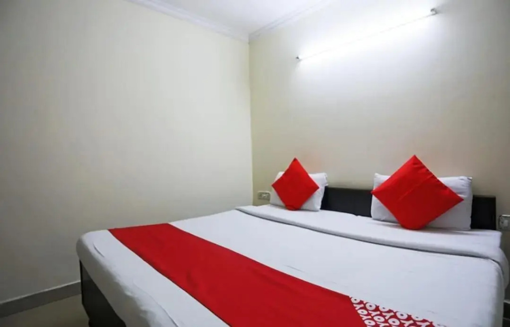 OYO 70142 Astar Hotel Inn