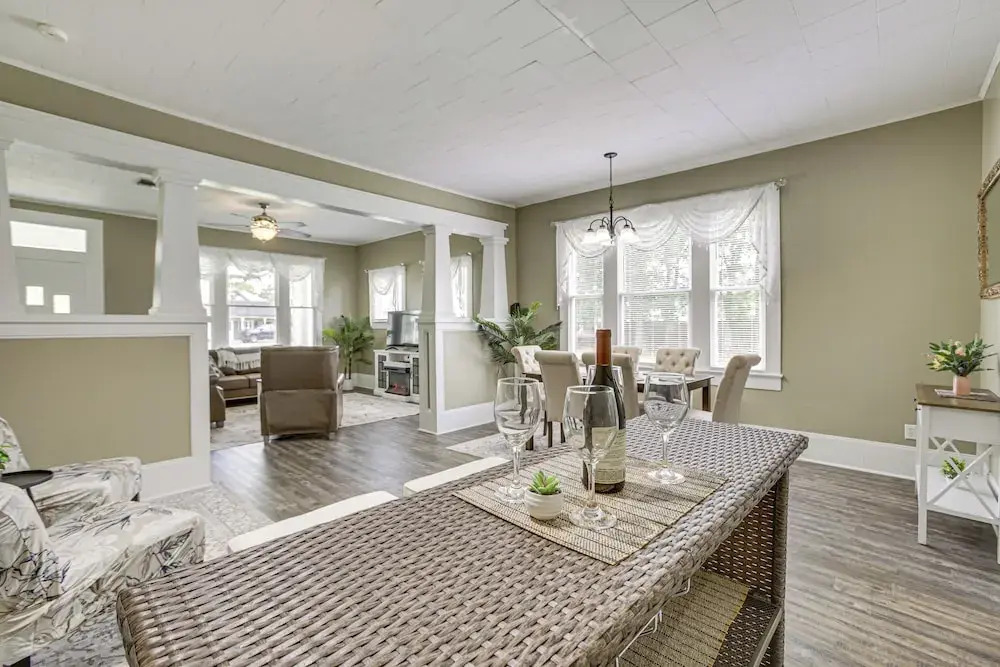 Historic District Haven! Walk Downtown + Fast Wifi