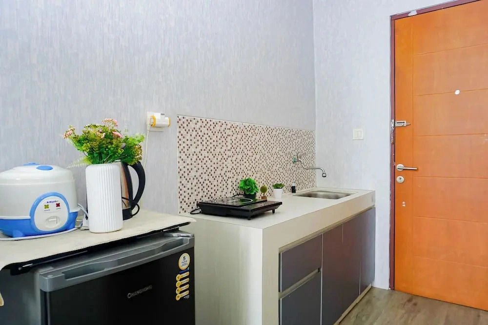 Smart Layout Studio At Dave Apartment Near Universitas Indonesia