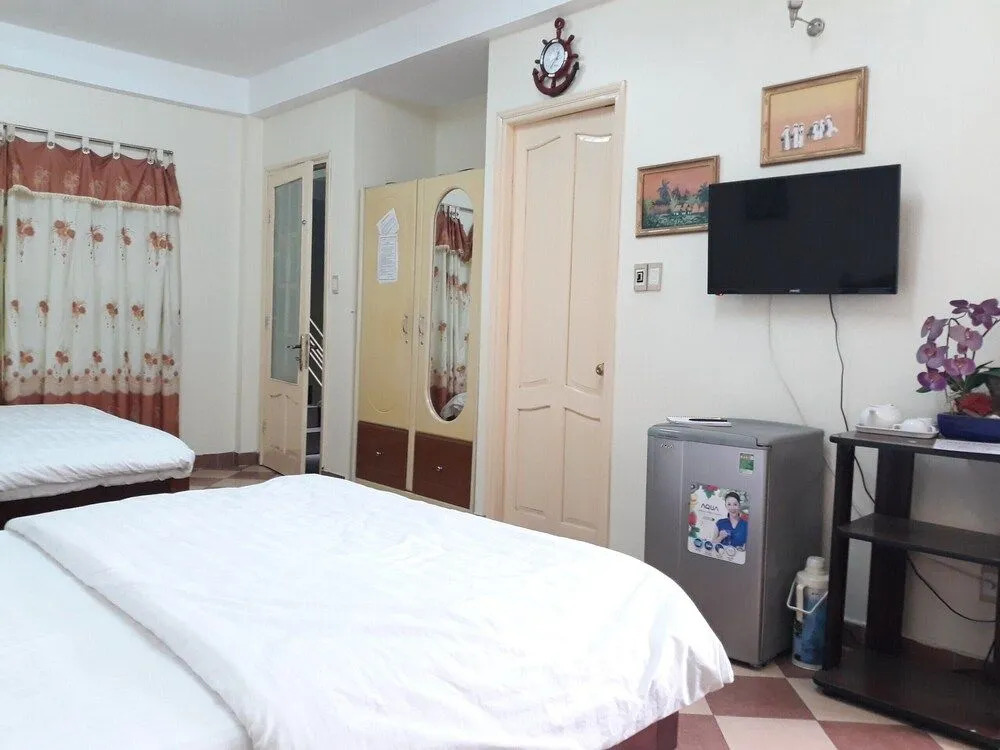 OYO 827 Bach Duong Hotel