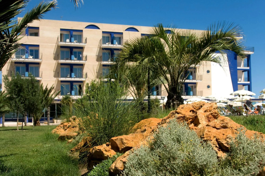 Roses Hotel