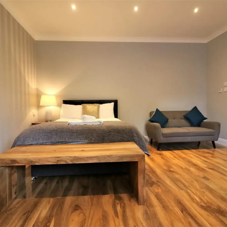 Linden Cottage Room 1 - Airdrie