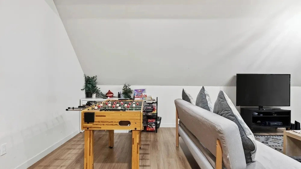 Angeles Boulevard by Avantstay Striking Mountain Home + Fire Pit + Foosball + 2 Living Areas Near Big Bear Mountain Resort + Village + Lake