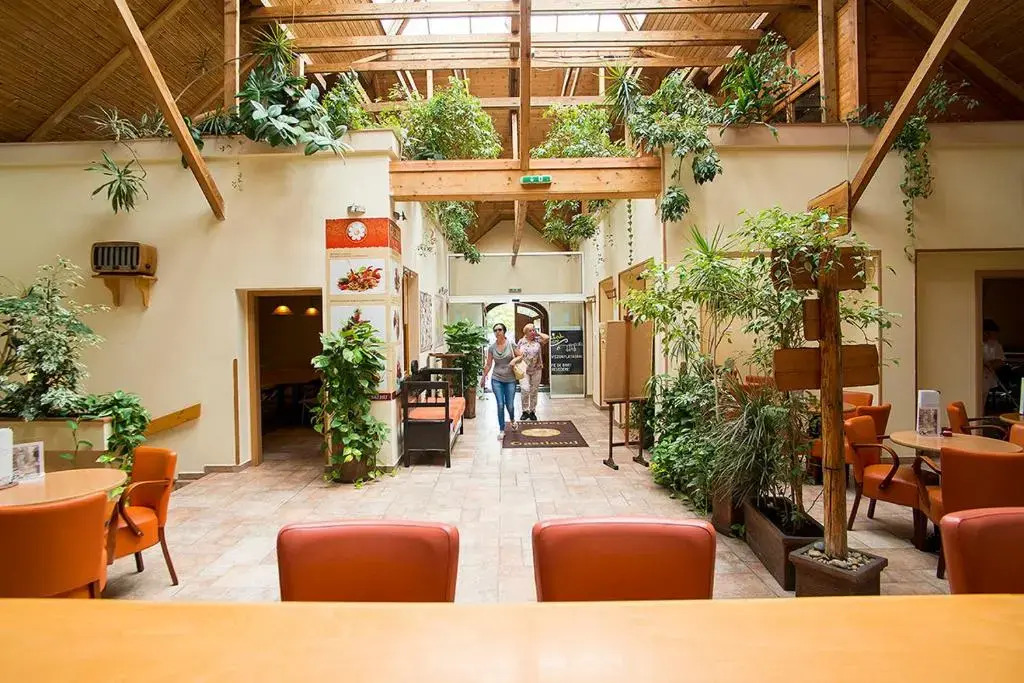 Gastland M0 Hotel & Conference Center
