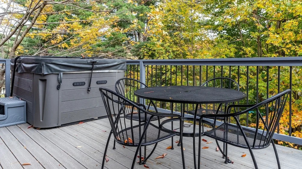The Common Man At Mad House 3 Bedroom Condo by RedAwning
