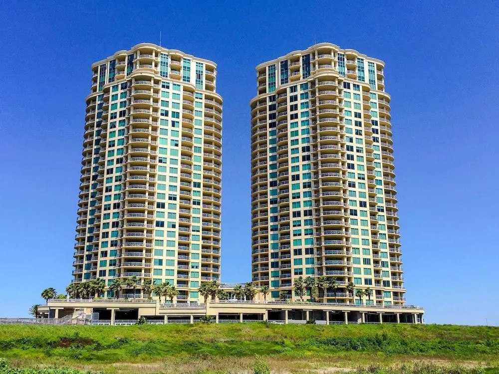 Palisade Palms Beachfront