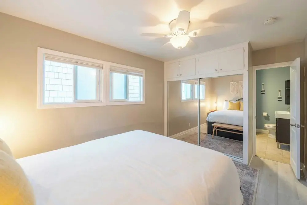 Stylish Newport Condos w/ Dock Access, Walk to Balboa Fun Zone and Beach