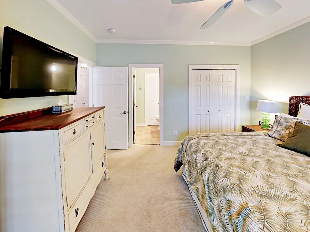 Lakeside - 4 Br Home
