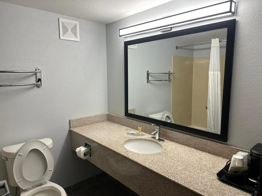 Super 8 by Wyndham Alexandria LA