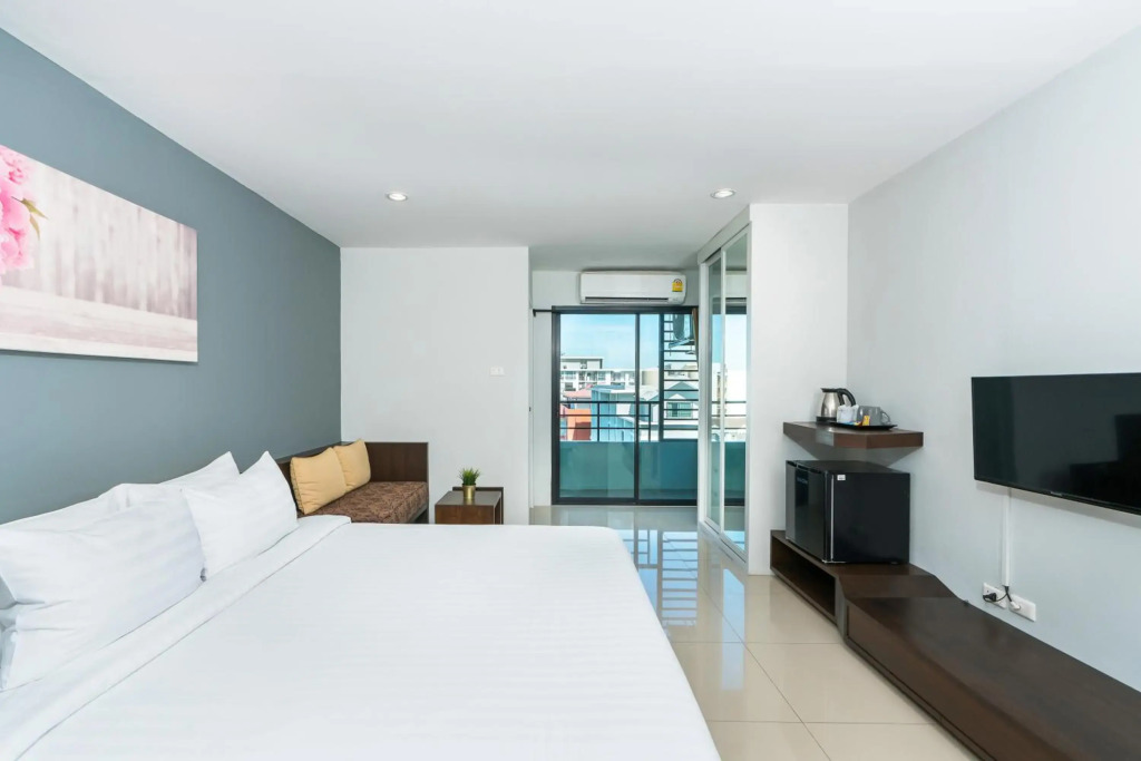 De Botan Srinakarin Hotel & Residence