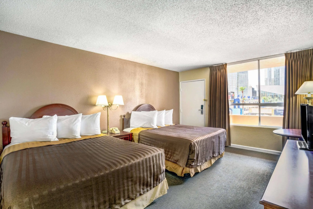 Travelodge Center Strip