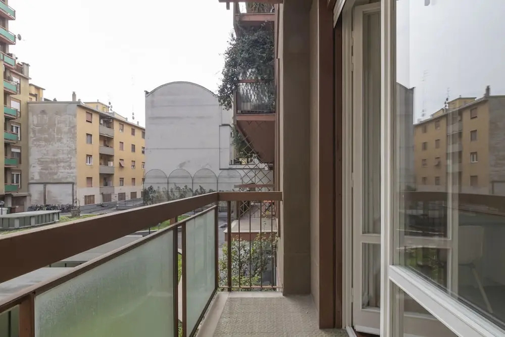 JOIVY Modern 2bed flat with balcony, 250m from M5 Foppa and M2 Sant'Agostino