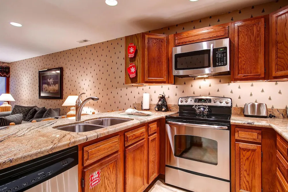 Silver Cliff Village 103 by Park City Lodging