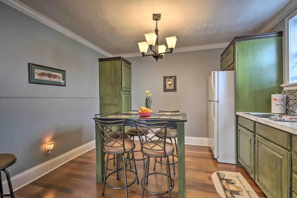 2 Mi to Ark Encounter: Updated Williamstown Apt!