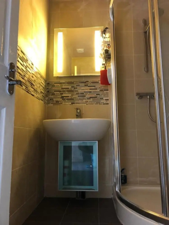 Nice 2 Bed Independent Annex in High Wycombe