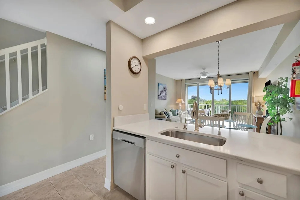 Sunrise Waterfront 2BR Townhome - Pool Private Terraces
