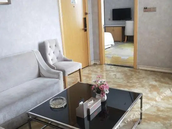 Yintai Shuangkai Hotel
