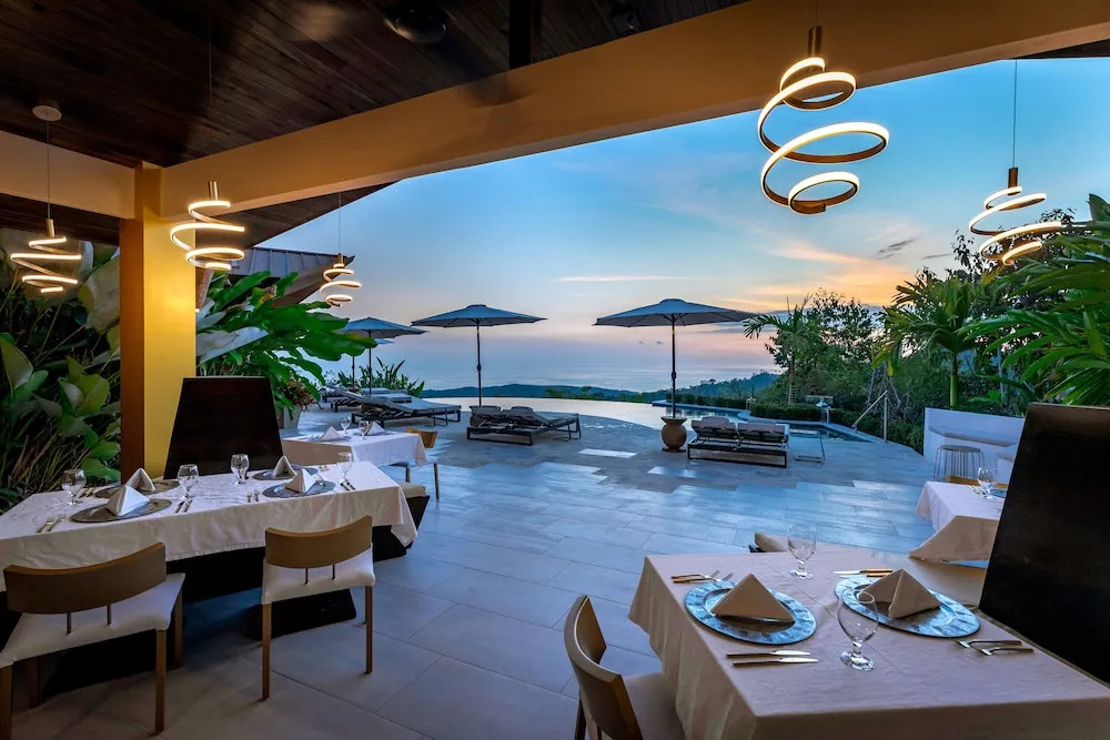 Golden Pineapple Villas-Adults Only