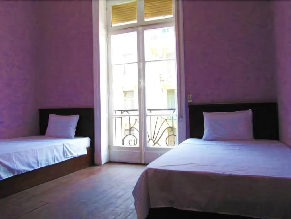 Travelers House Hostel