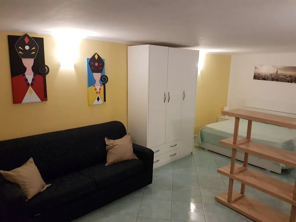 Sulle spalle della Regina