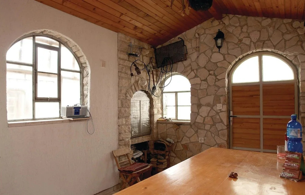 Amazing Apartment in Stinjan With 3 Bedrooms