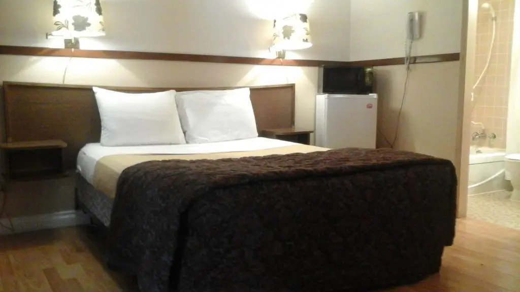 Falcon Nest Motel