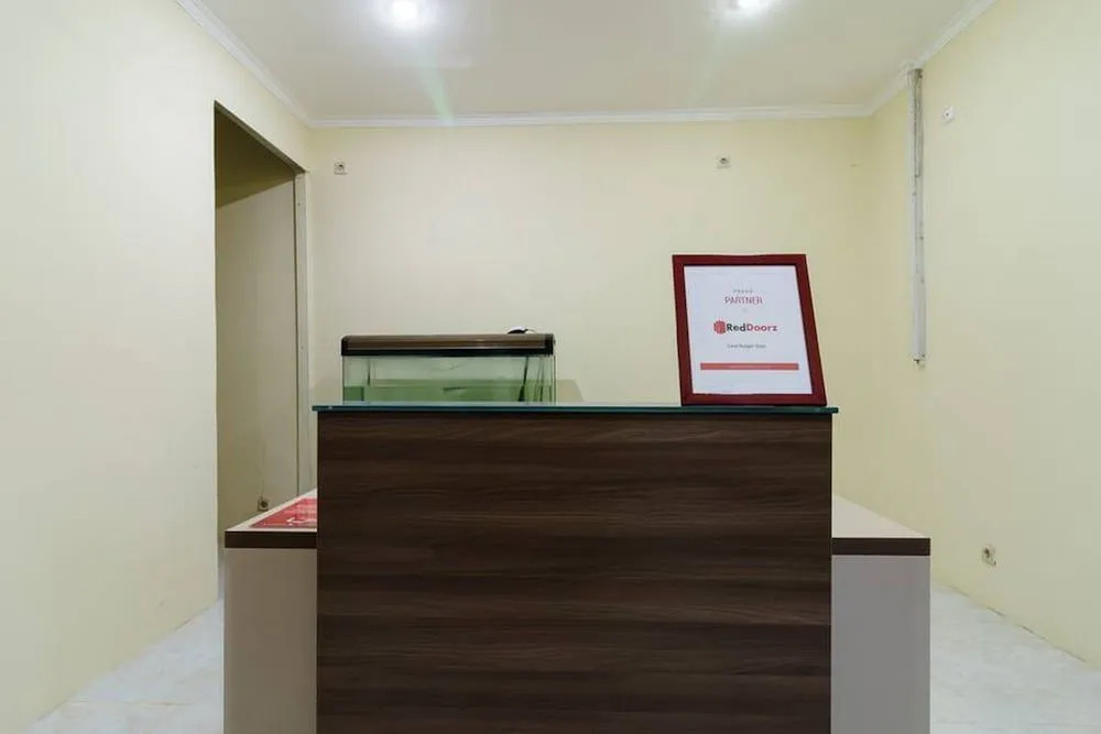 RedDoorz Syariah near RS Mitra Keluarga Depok