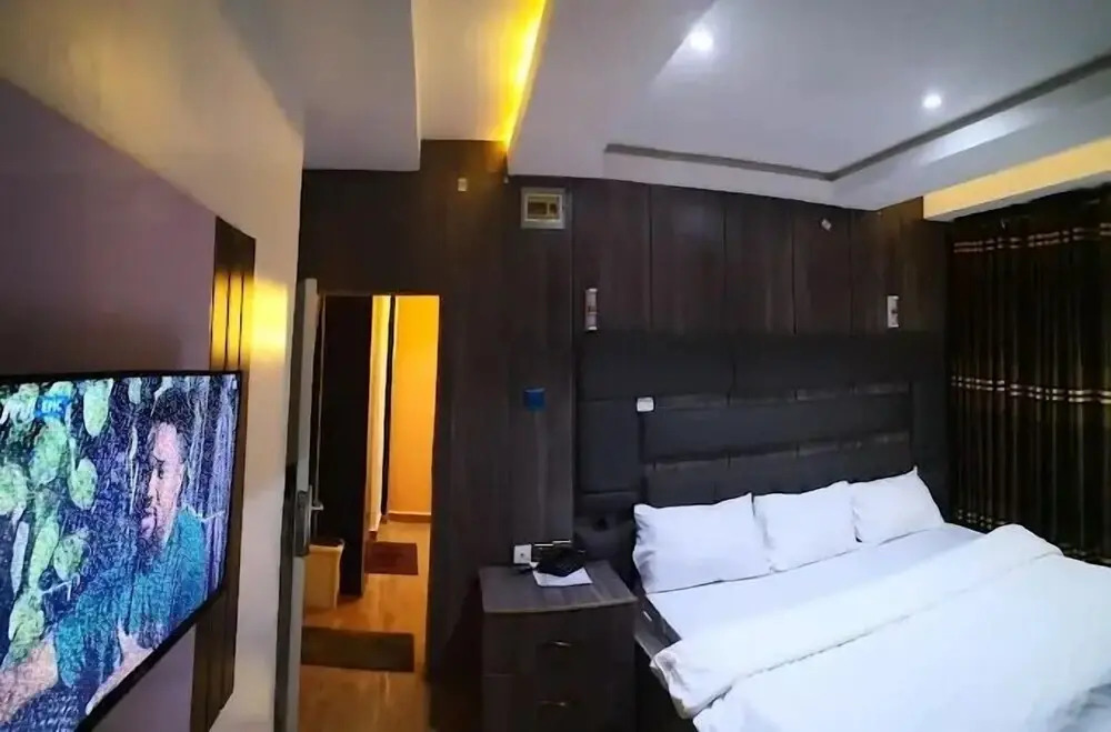 Side View Hotel