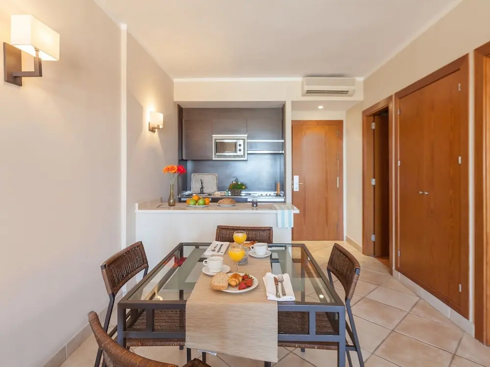 Well-kept and Atmospheric Apartment Just 1 km. From sea