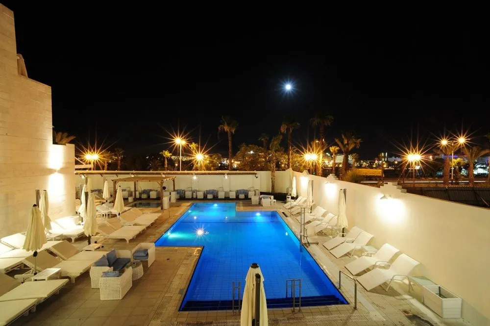 Between the City of Eilat
