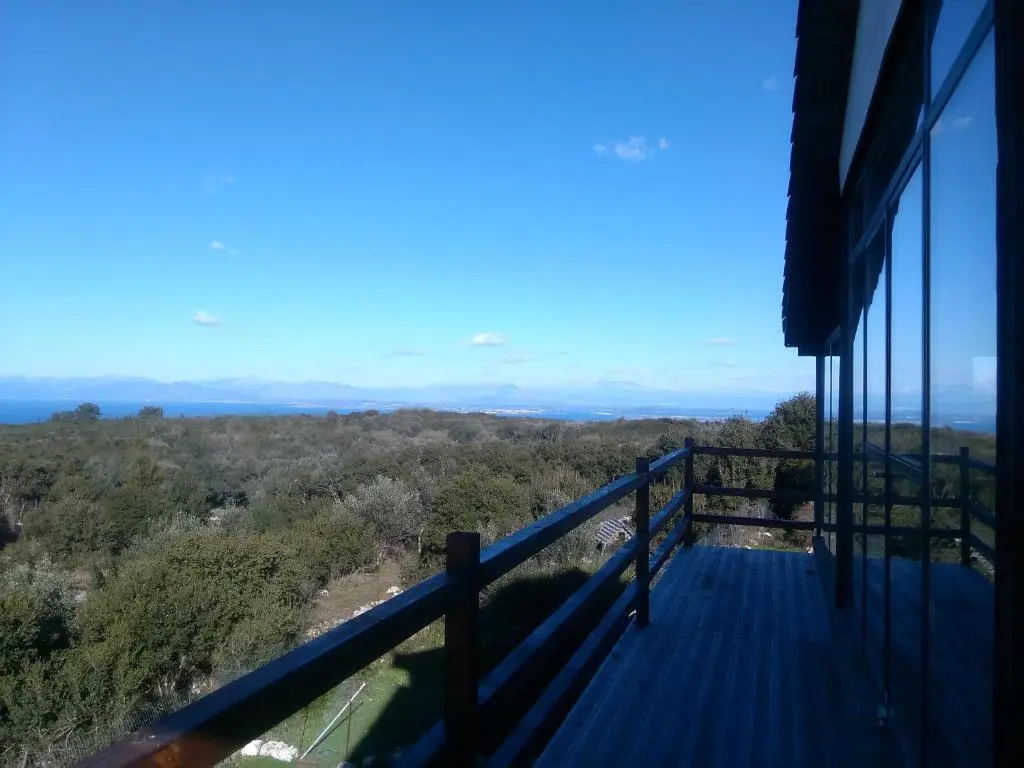 Andraclos House