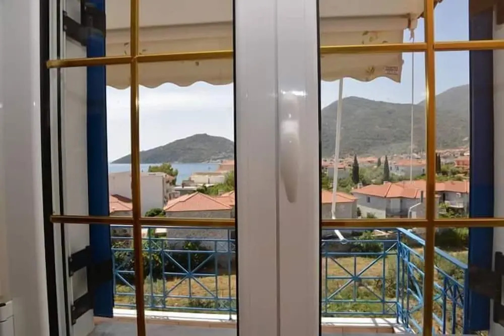 Matina Apartments Tyros