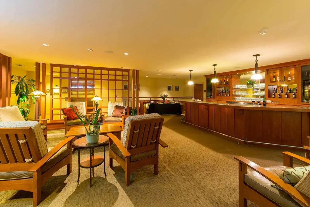 Avila Village Inn