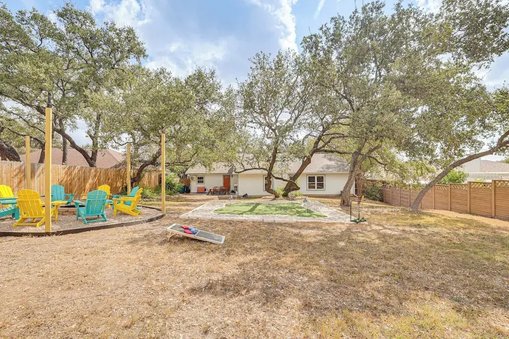 Mini Golf, Arcade & Fire Pit! San Antonio Home