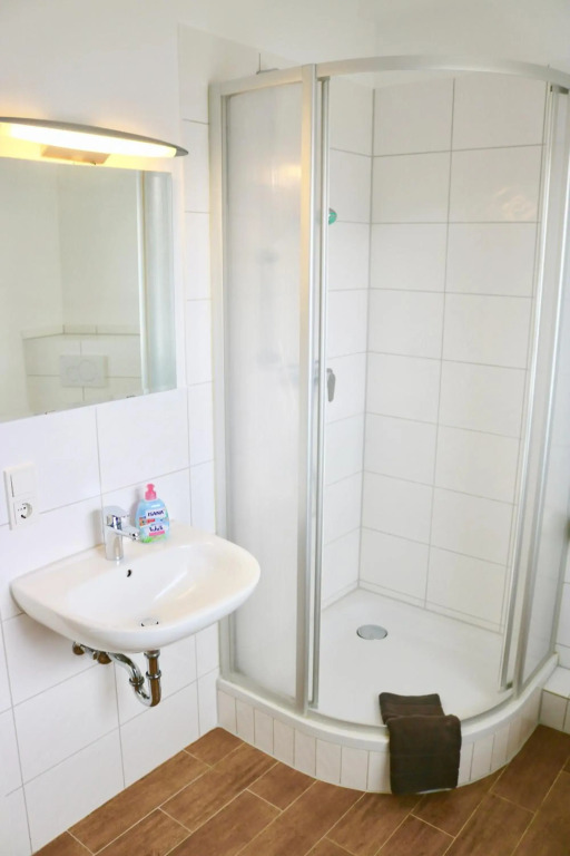 Ferienwohnung Seestern in Steinhude, ruhig gelegen , 2 Schlafzimmer, 2 Bäder, Gartennutzung, Freies WLAN