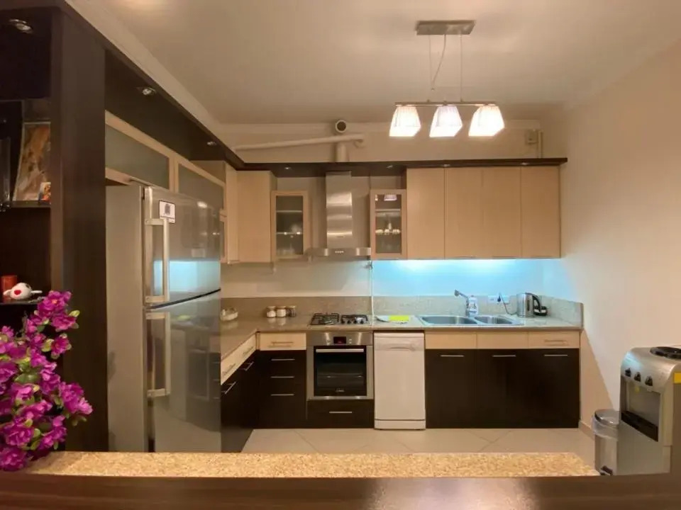 Northern Avenue 2 Bedroom Deluxe Apartment With Balcony HH666