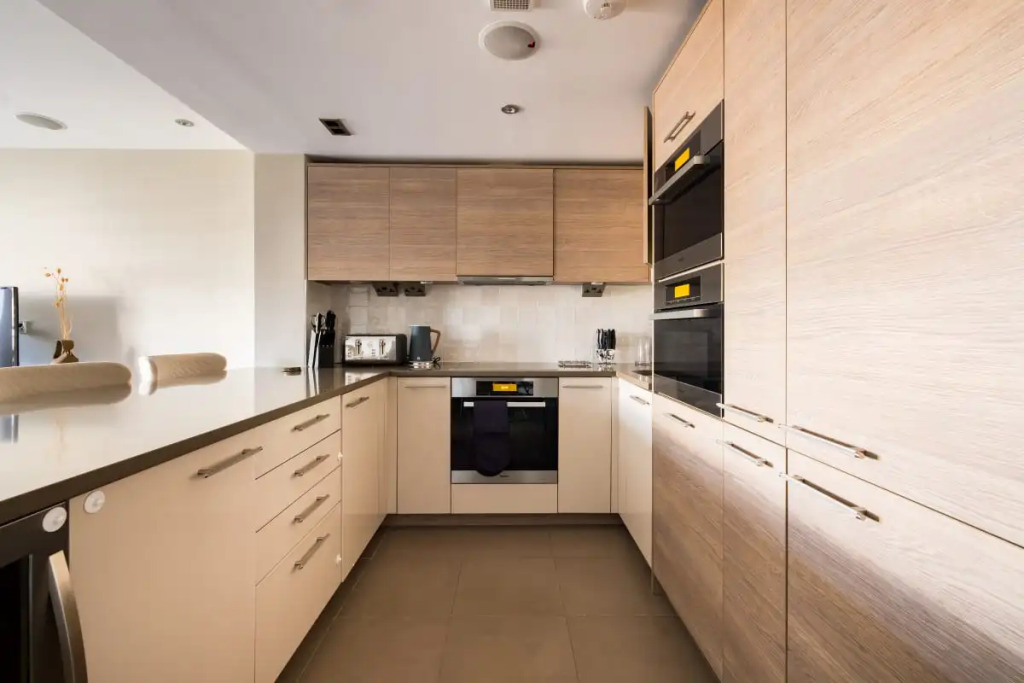 The Doulton Escape - Modern 2BDR with Balcony